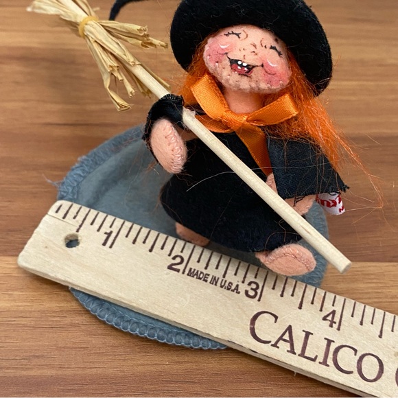 Vintage 1995 ANNALEE Doll Cheerful Witch Girl 5” Halloween Doll - Picture 5 of 12